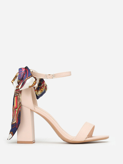 Sandales beiges à foulard satiné imprimé