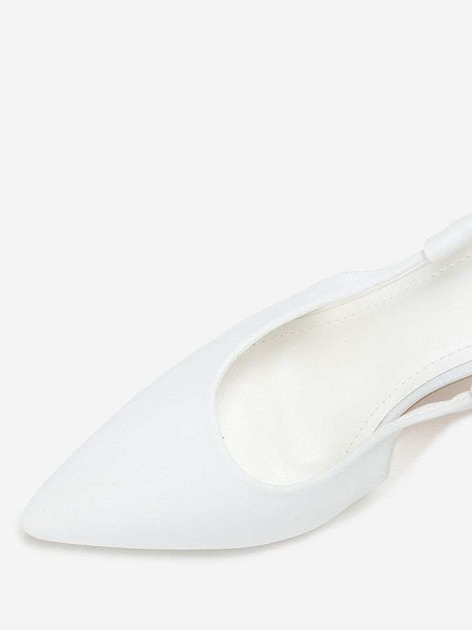 Escapins ouverts et pointus blancs en tissu
