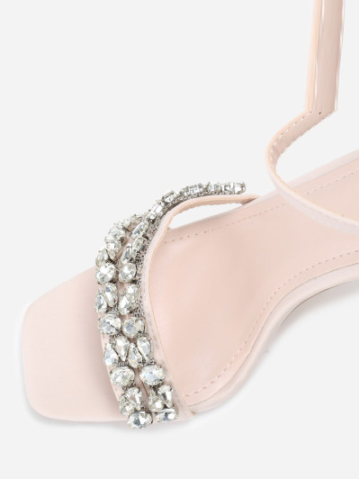 Sandales beiges en tissu à strass et talon fin