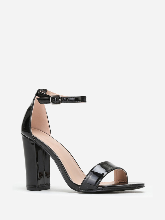 Sandales noires en simili verni à talon carré