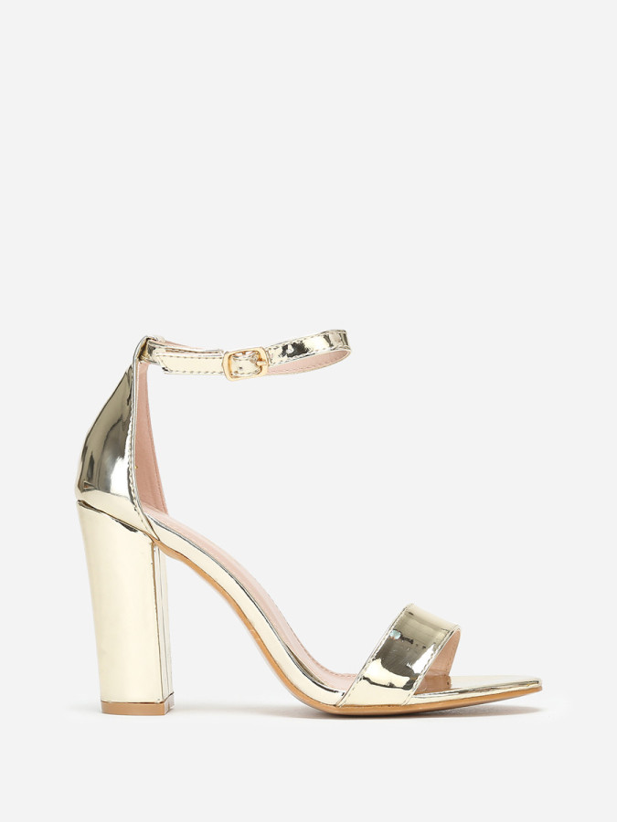 Sandales dorées en simili verni à talon carré