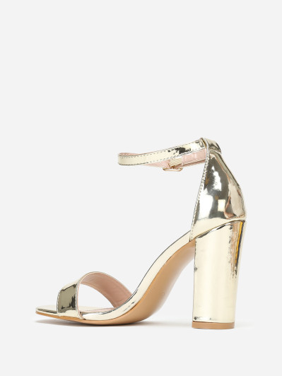 Sandales dorées en simili verni à talon carré