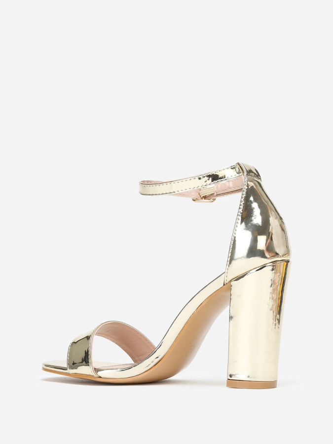 Sandales dorées en simili verni à talon carré