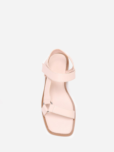 Sandales carrées plates beiges à scratch