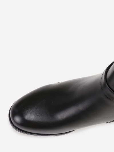 Bottines plates noires à boucle dorée