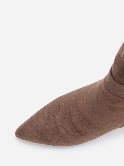 Bottines pointues taupe avec boucle en strass