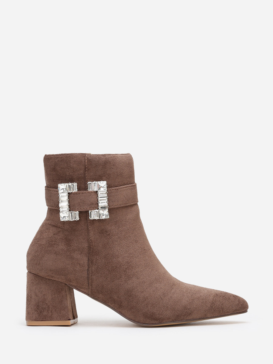 Bottines pointues taupe avec boucle en strass