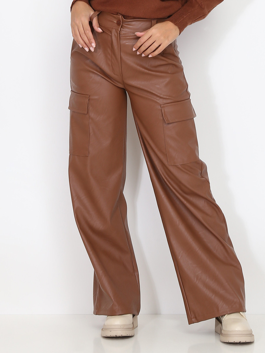 Pantalon cargo évasé en simili