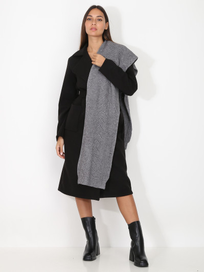 Écharpe en maille épaisse et ajourée