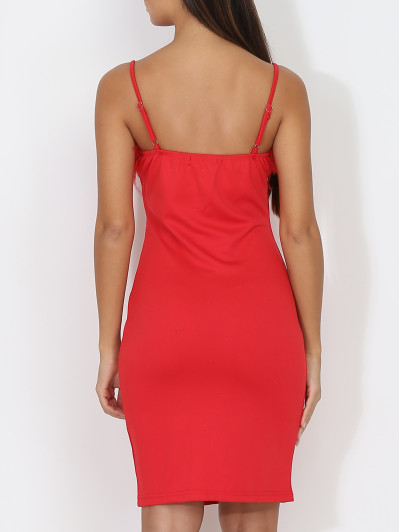 Robe moulante et fendue à plumes