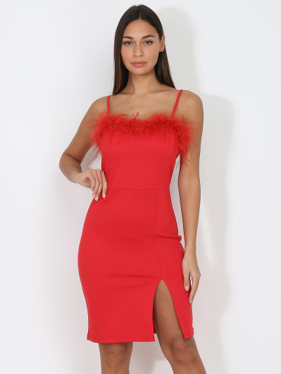 Robe moulante et fendue à plumes