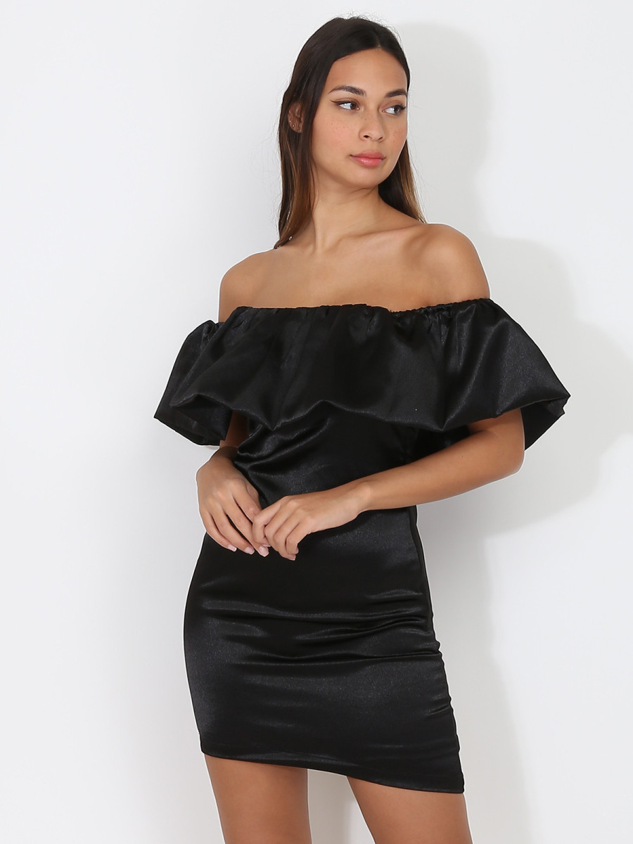 Robe satinée à col bardot bouffant