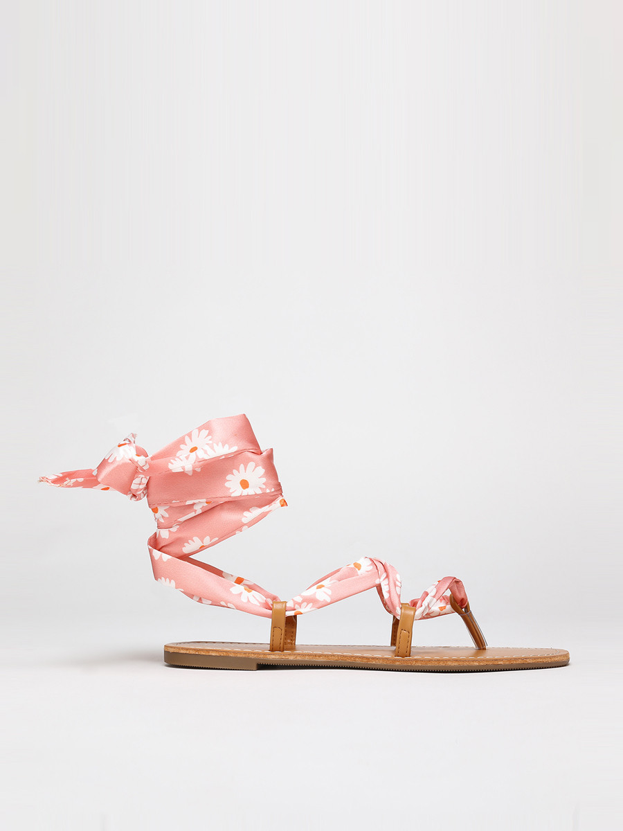 Sandales avec ruban rose et fleuri à nouer
