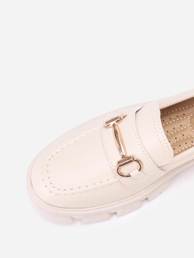 mocassins à bride dorée en simili