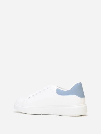 Baskets plates à empiècements