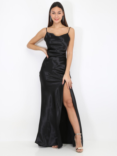 Robe longue satinée à col bénitier