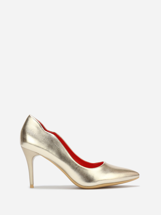 Escarpins asymétriques à talon verni