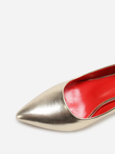 Escarpins asymétriques à talon verni