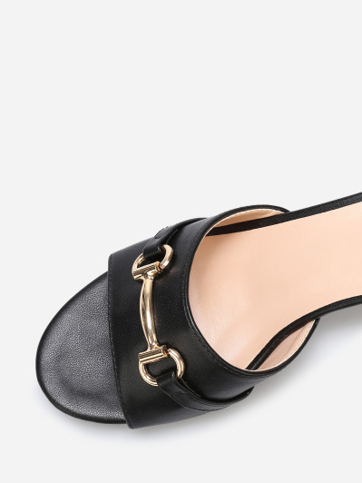 Mules à talon et détail boucle dorée