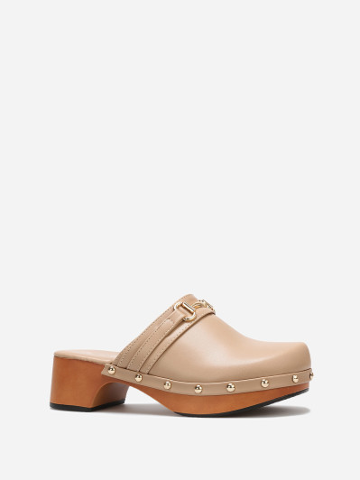 Sabots en simili à clous dorés