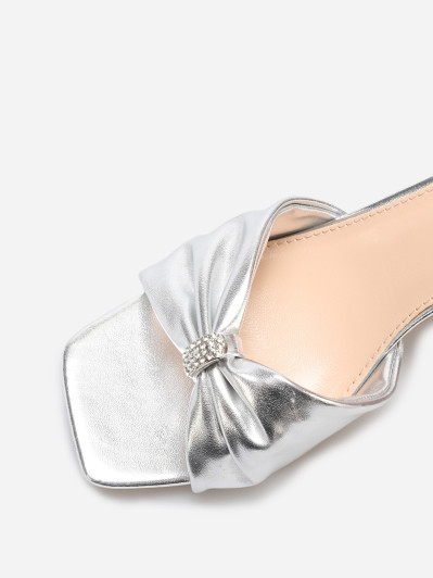 Sandales avec bride noeud à strass