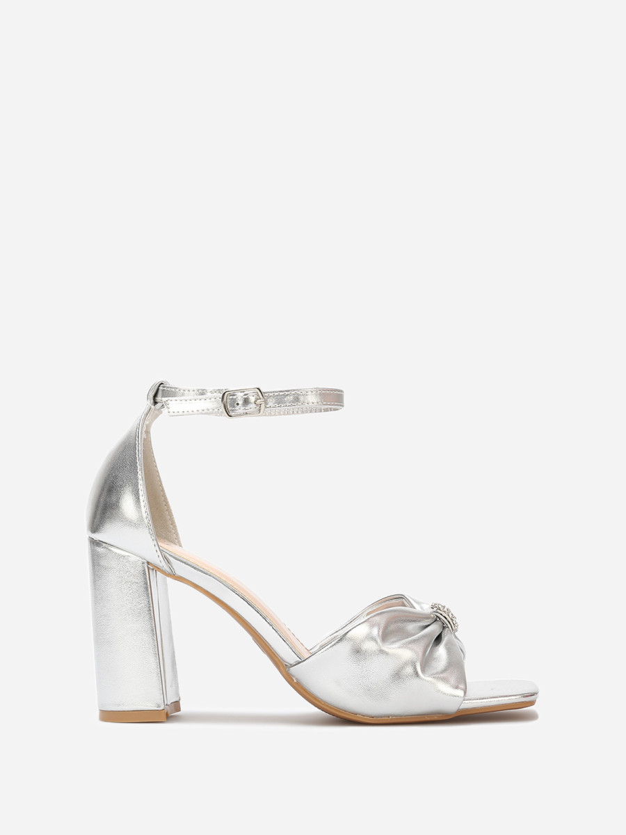 Sandales avec bride noeud à strass