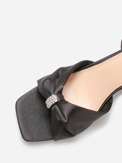 Sandales avec bride noeud à strass