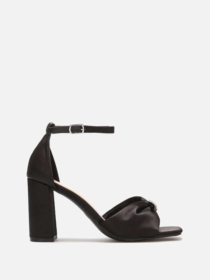 Sandales avec bride noeud à strass