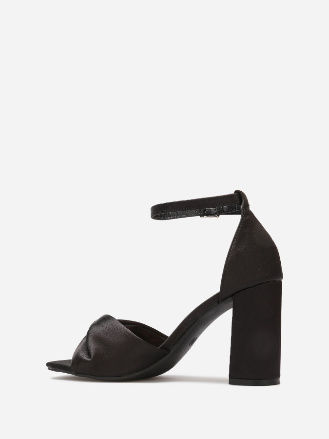 Sandales avec bride noeud à strass