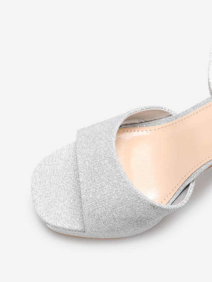 Sandales pailletées à talon haut