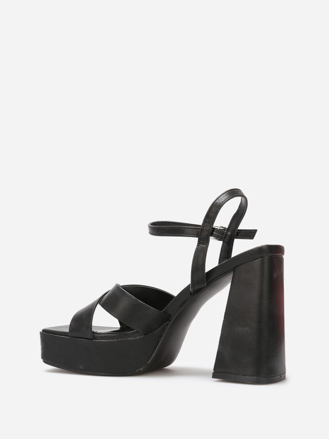 Sandales à plateforme avec brides croisées
