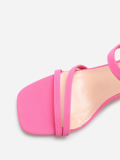 Sandales en simili mat à fines brides