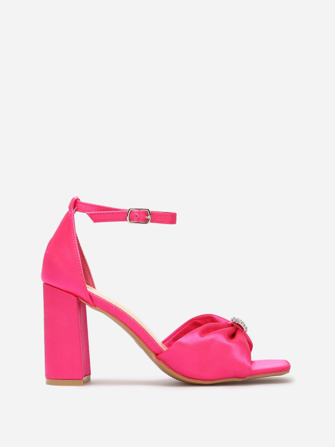 Sandales avec bride noeud à strass