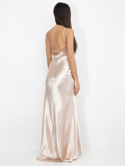 Robe longue satinée à col bénitier