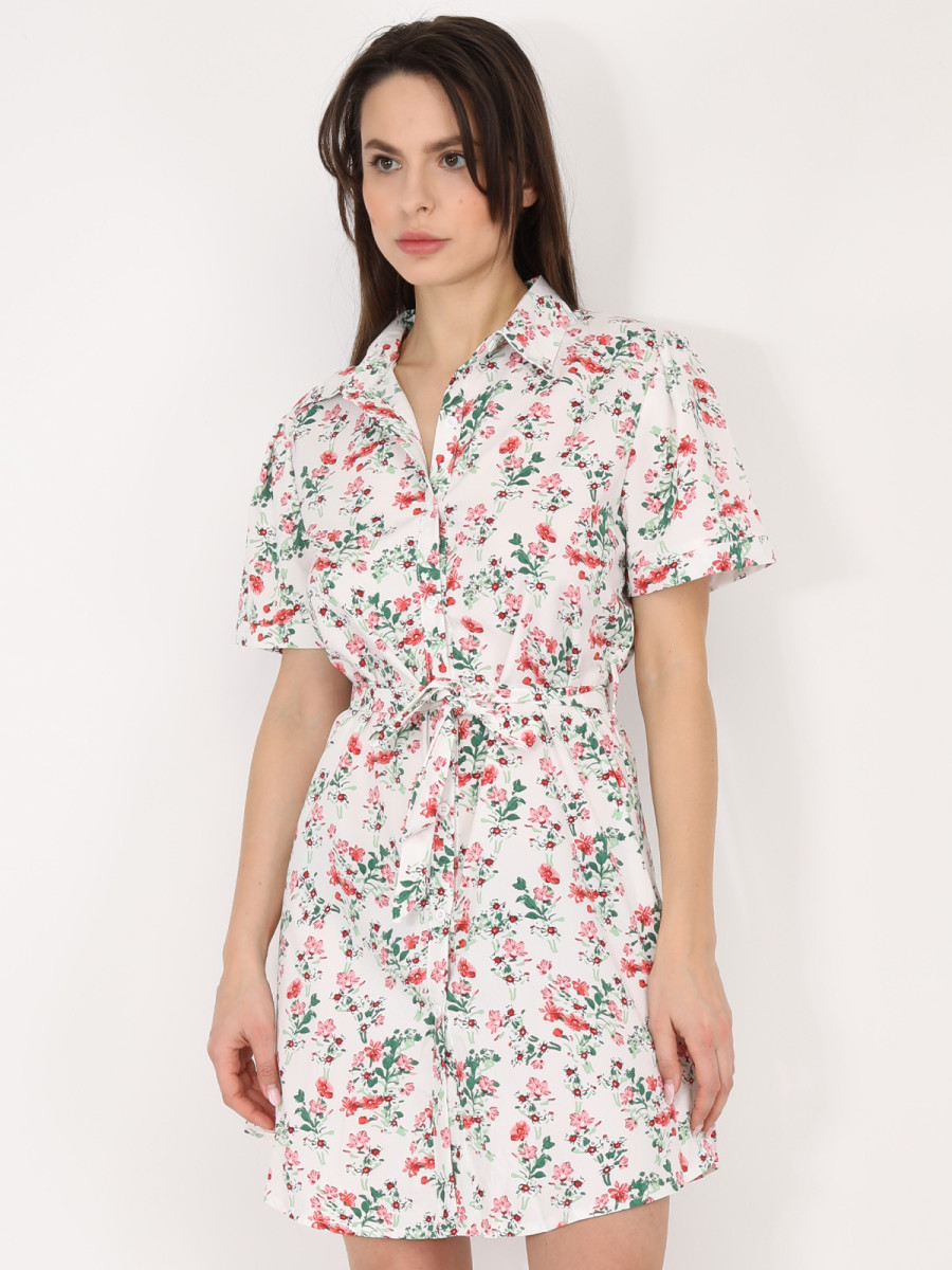 Robe chemise à fleurs ceinturée