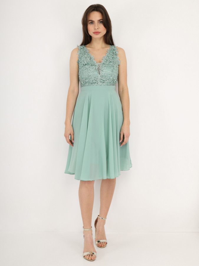 Robe patineuse avec broderie et perles