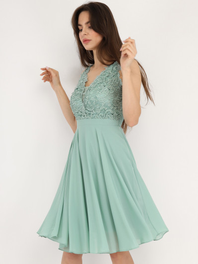 Robe patineuse avec broderie et perles