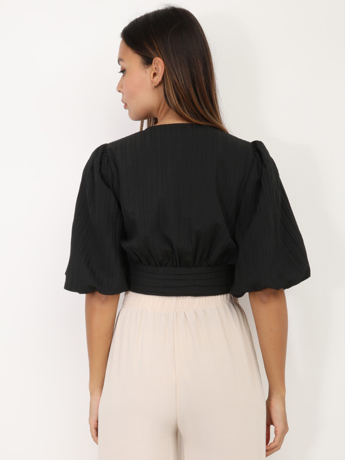 Crop Top plissé à manches ballons.