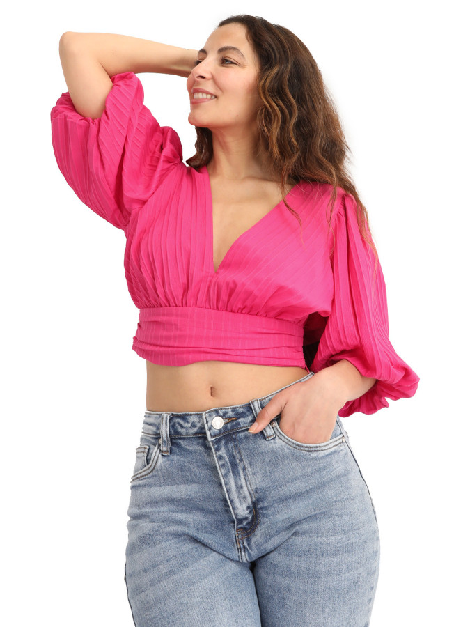 Crop Top plissé à manches ballons.