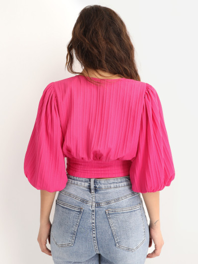 Crop Top plissé à manches ballons.