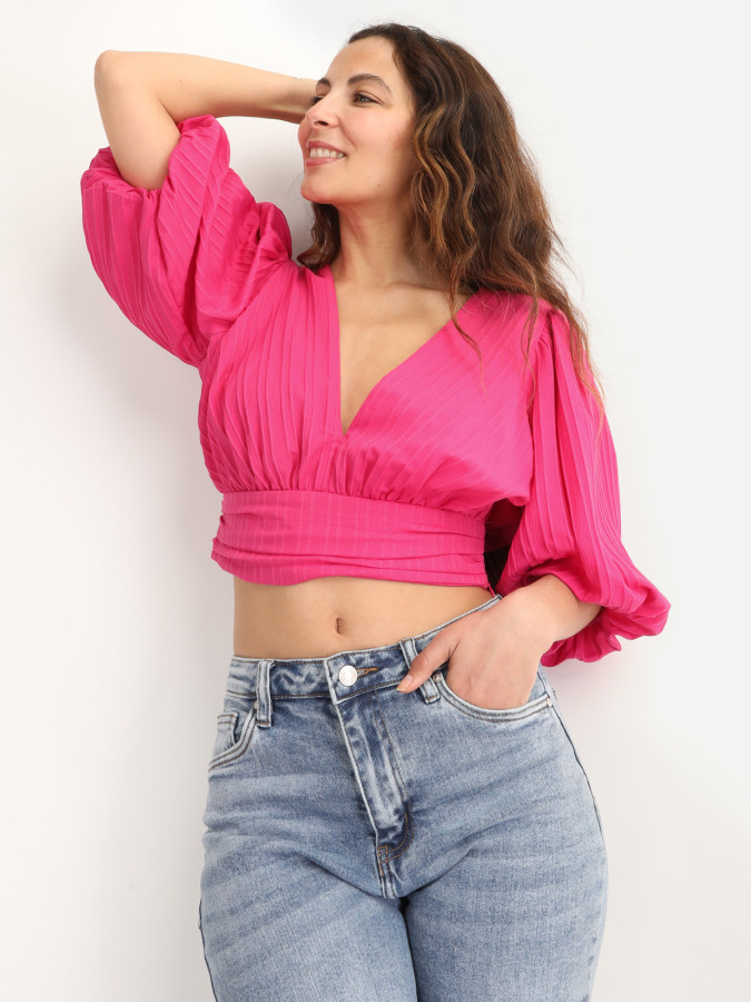 Crop Top plissé à manches ballons.