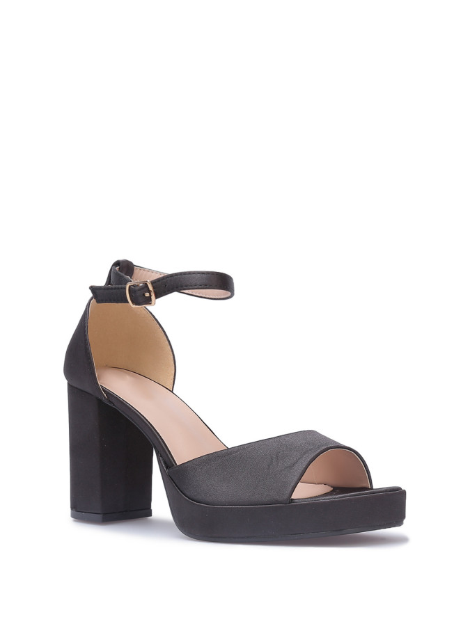 Sandales satinées à bout carré