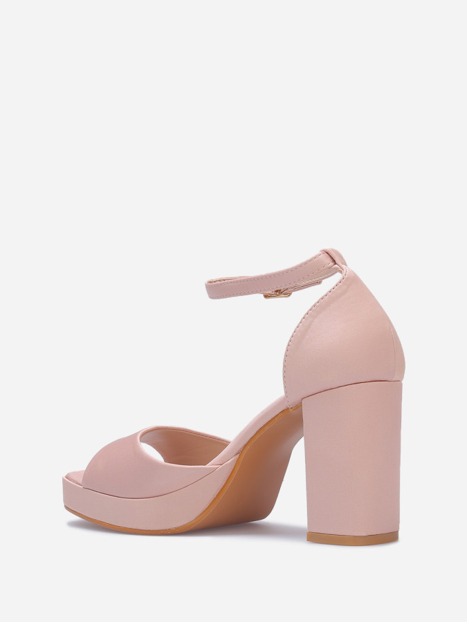 Sandales satinées à bout carré