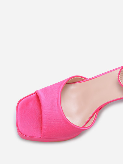 Sandales satinées à bout carré