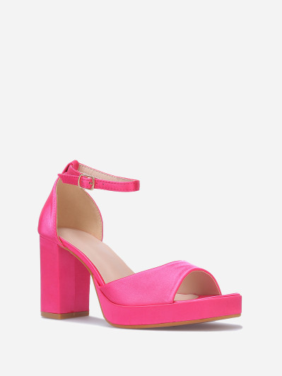 Sandales satinées à bout carré