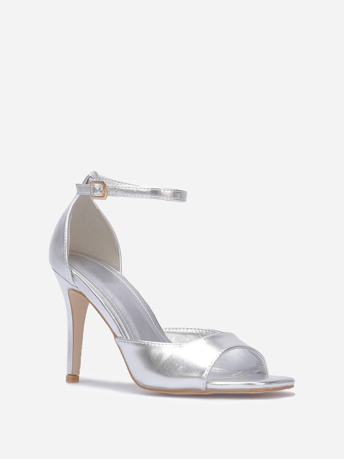 Sandales à talon aiguille