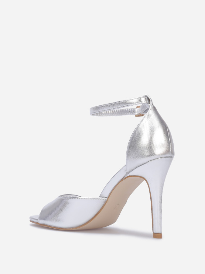 Sandales à talon aiguille