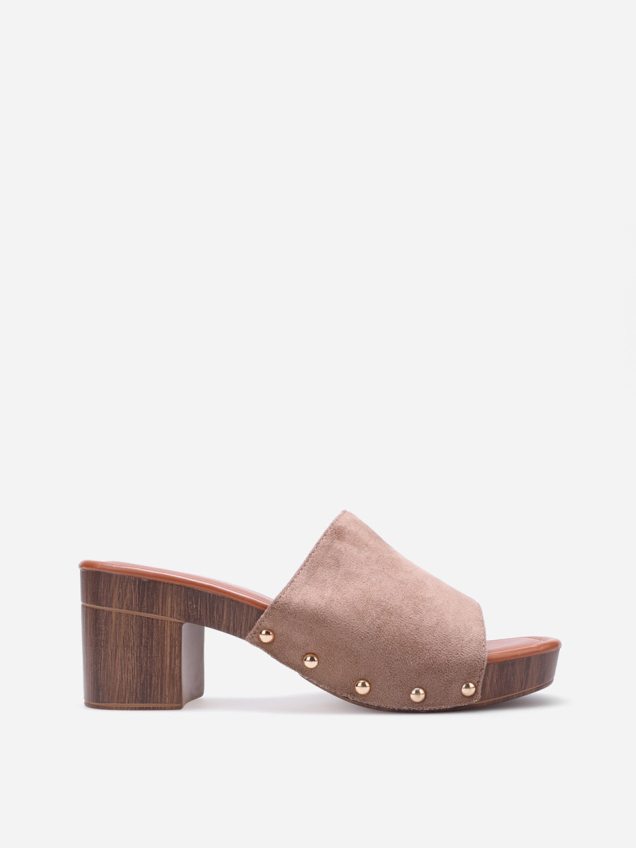 Mules sabots cloutées en suédine