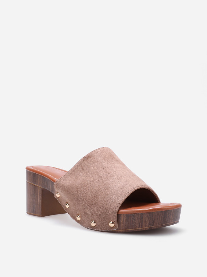Mules sabots cloutées en suédine