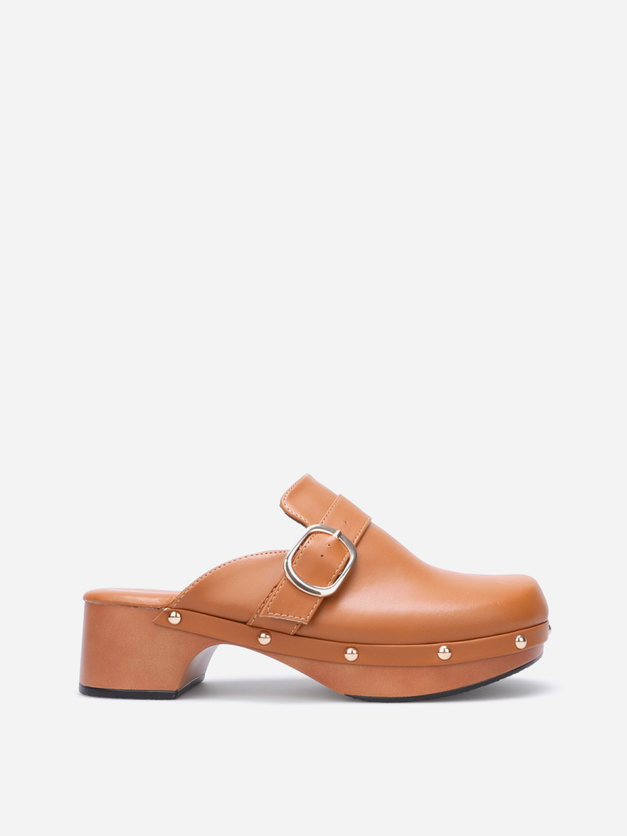 Sabots cloutés en simili